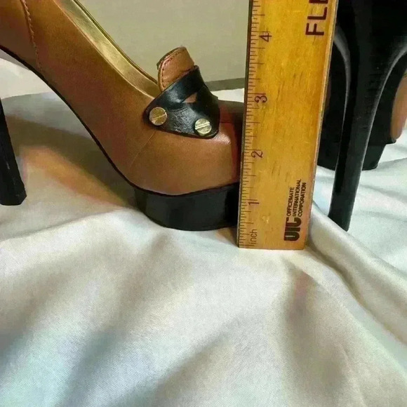 Michael Kors 2-tone platform heels - Picture 7 of 7